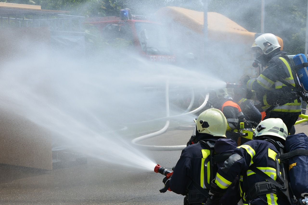 fire fighters, clear, fire-499790.jpg